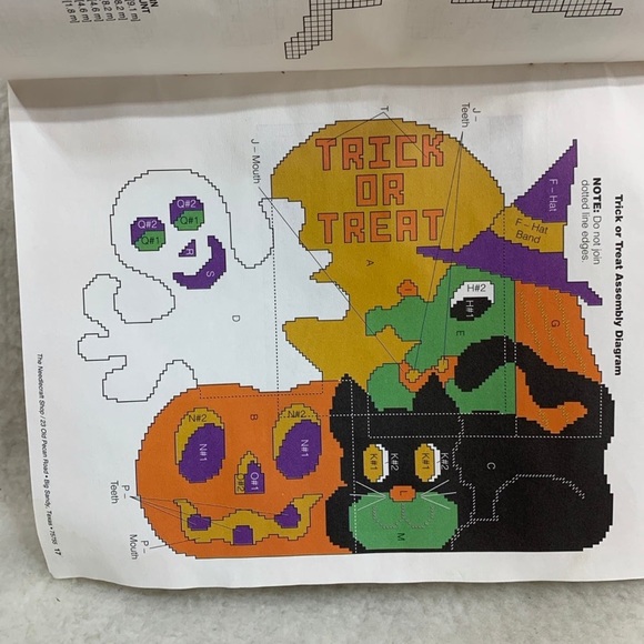The Needlecraft Shop plastic canvas Door Greeters Christmas Halloween 1996 - Picture 3 of 10
